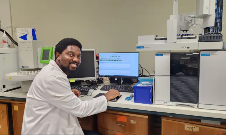 HDR student Caleb Ojo in the lab