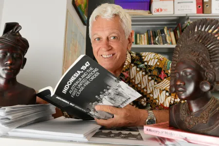 Dr Steven Farram