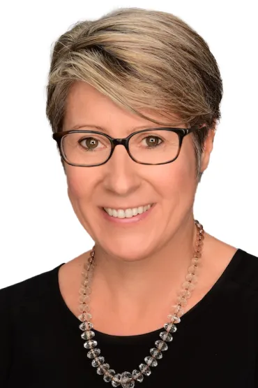 Emma Bell - Alumnus